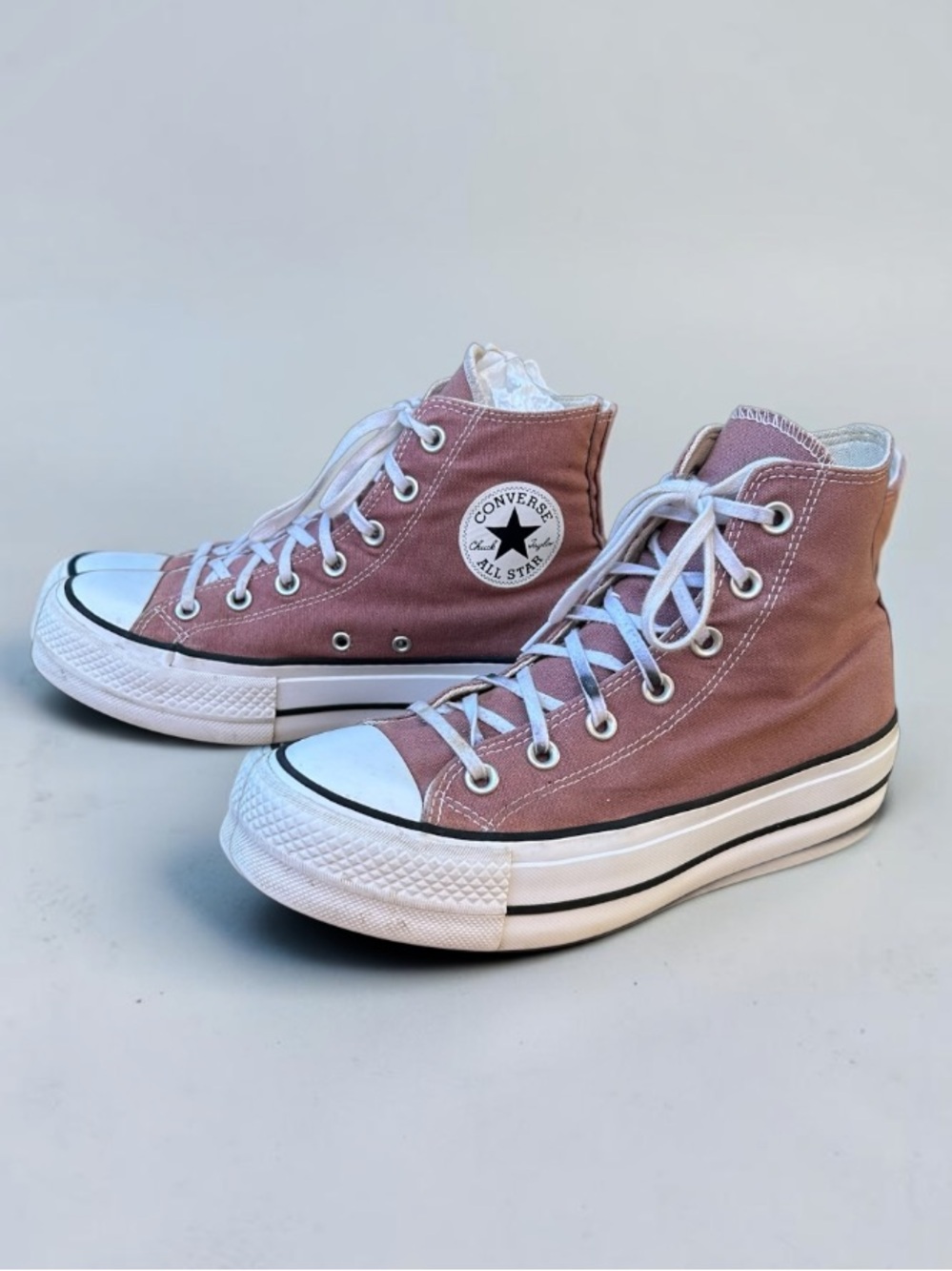 Converse Chuck Taylor All Star Lift High Platform Saddle Women’s 8